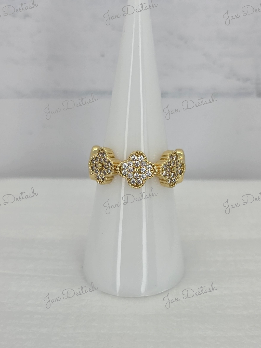 Gold Tone Clover Cluster Ring With Clear Stones Rg039